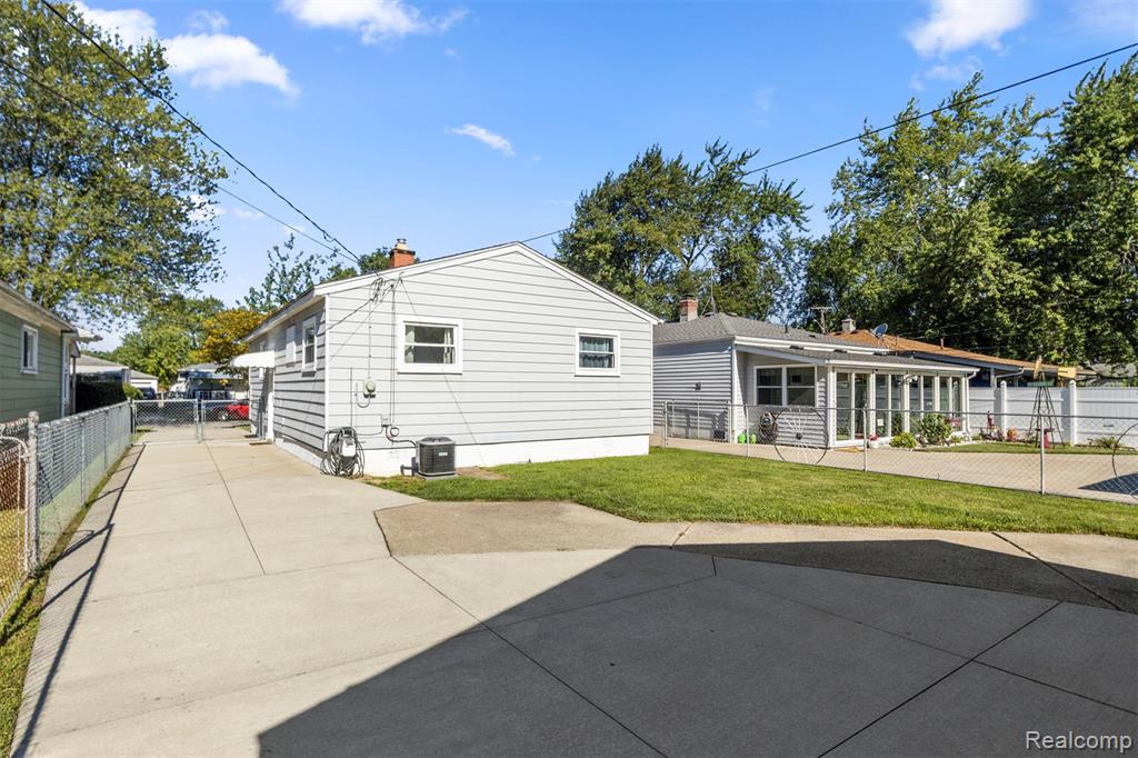 4421 Edgewood Street, Dearborn Heights, MI 48125 — Photo 29