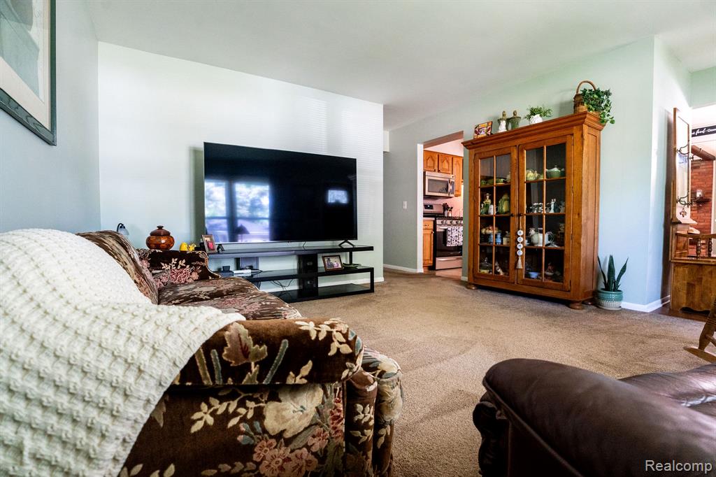 4190 Charter Oak Drive, Flint, MI 48507 — Photo 7