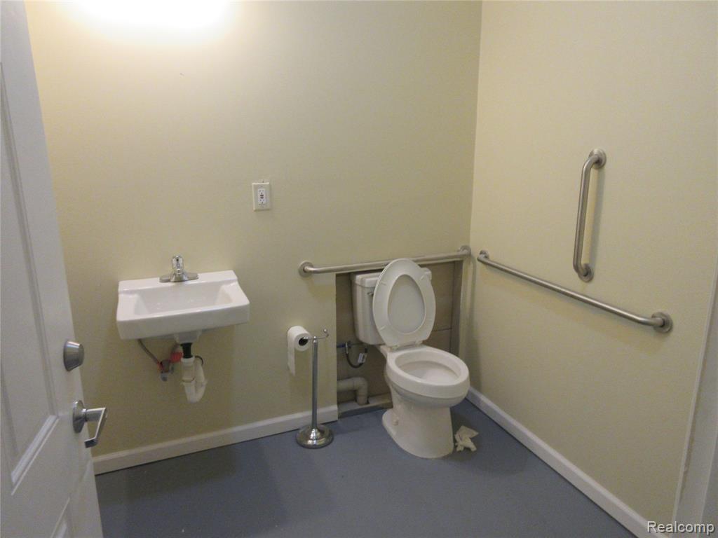15292 E 8 MILE Road, Detroit, MI 48235 — Photo 7