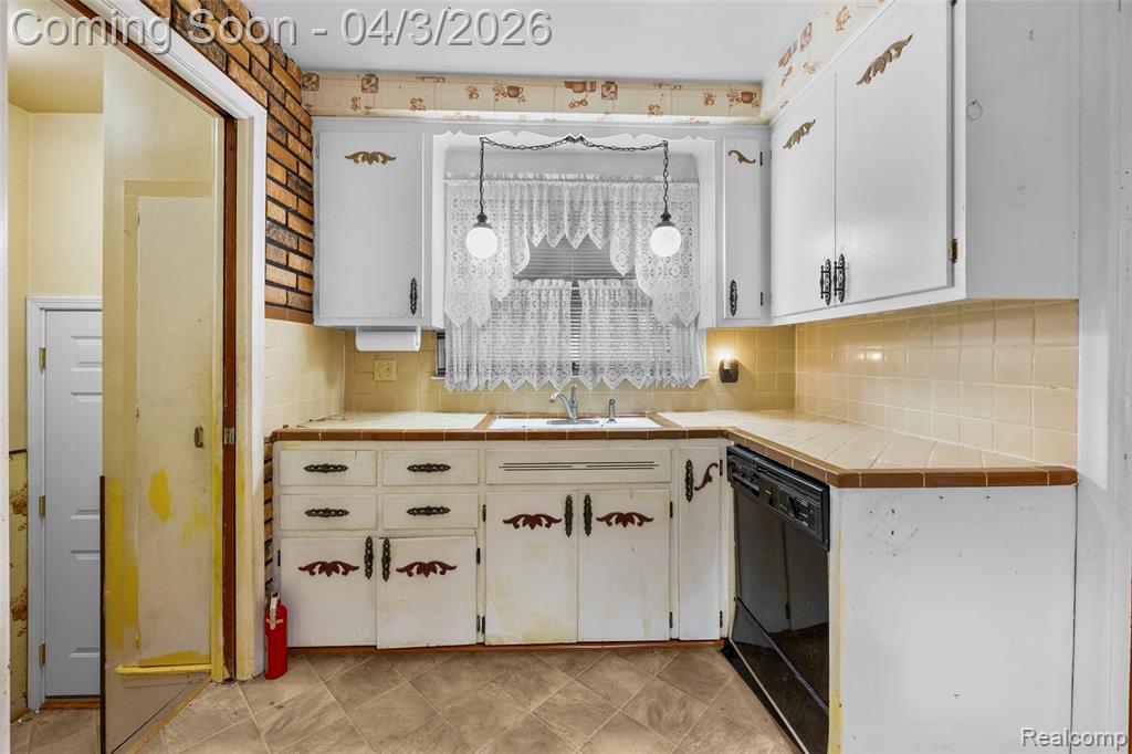 516 E Woodward Heights Boulevard, Hazel Park, MI 48030 — Photo 10