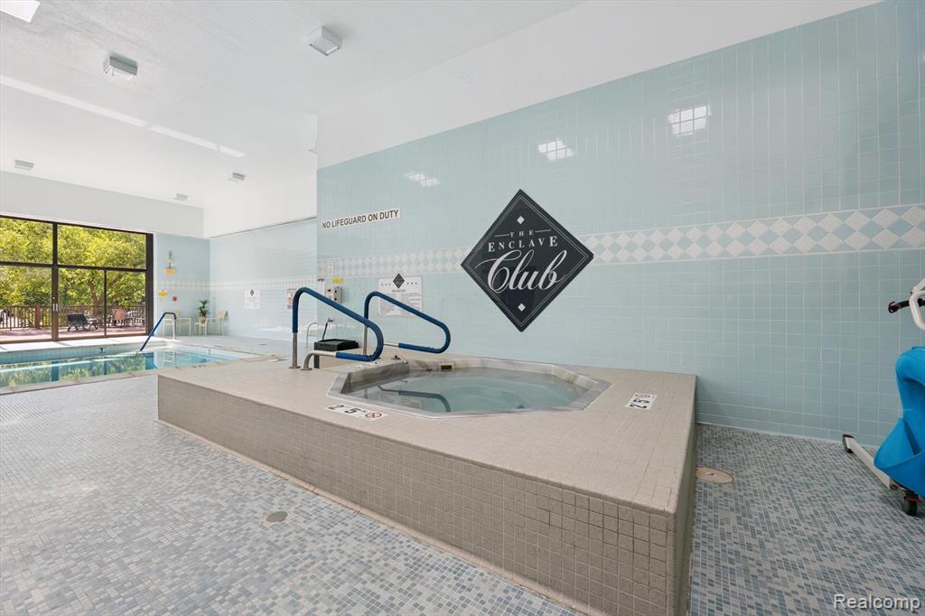 43050 12 Oaks Crescent Drive, 2066, Novi, MI 48377 — Photo 31