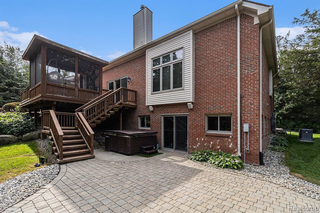 6439 Cohoctah Road, Fenton, MI 48430 — Photo 33
