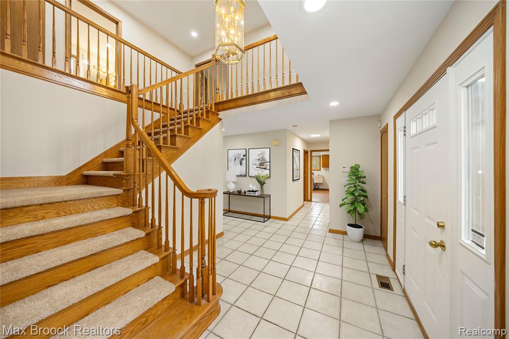 4070 GREENBRIAR Court, Rochester, MI 48306 — Photo 18
