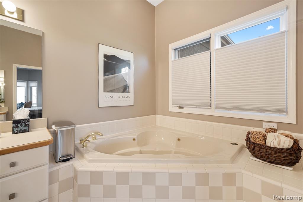 9833 Rolling Greens Drive, Pinckney, MI 48169 — Photo 28
