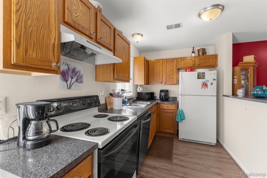 23272 STOFLET Lane, Trenton, MI 48183 — Photo 20