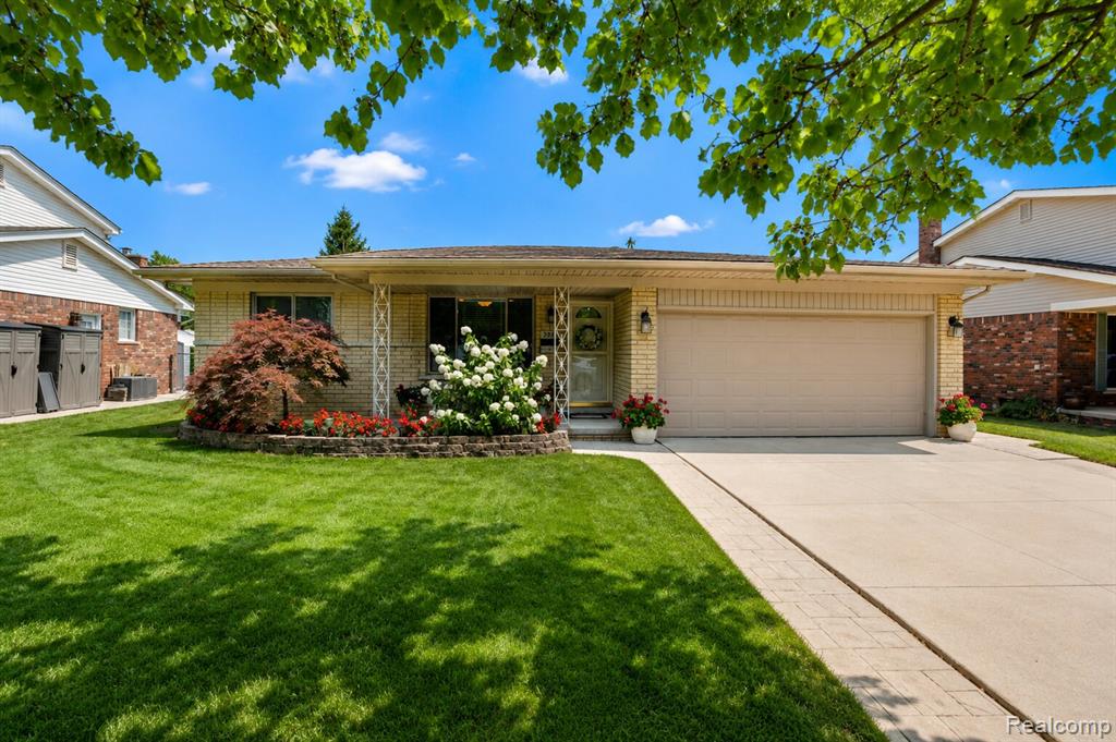 2730 Rhodes Drive, Troy, MI 48083