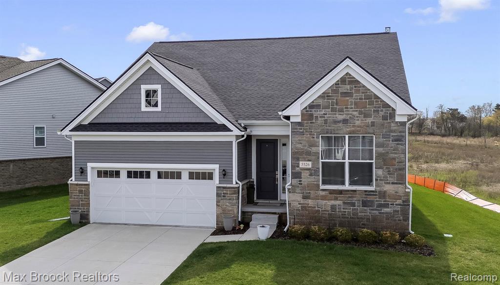 5526 Helmsdale Boulevard, West Bloomfield, MI — front exterior