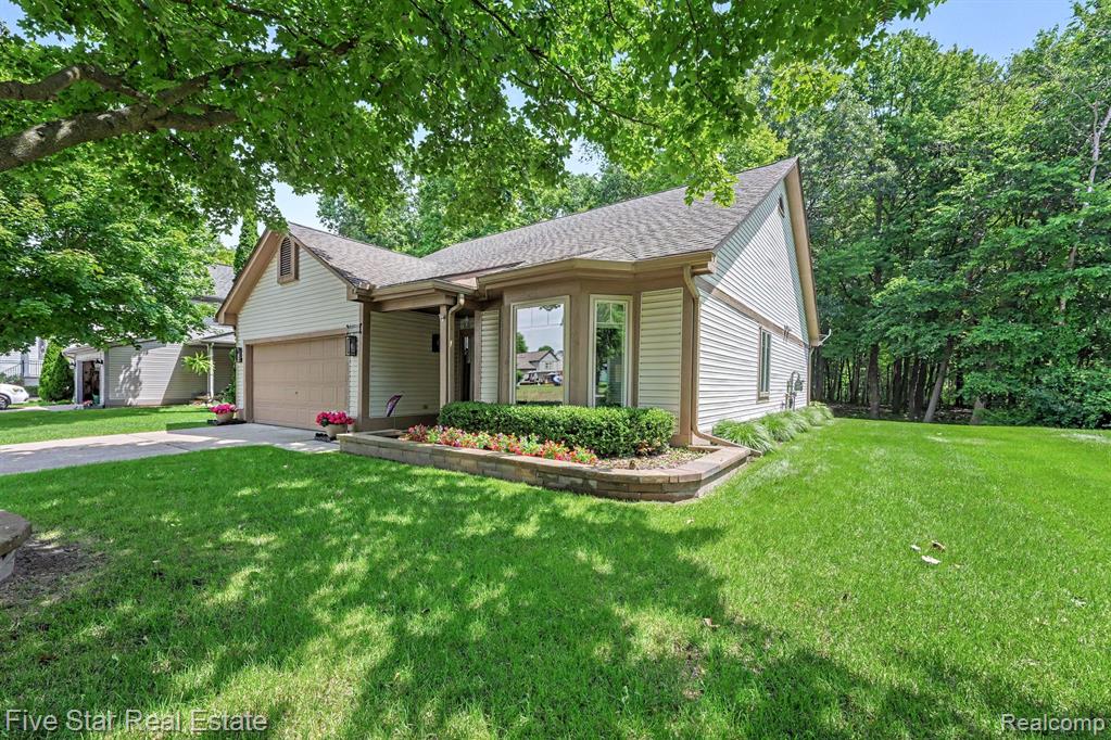 6838 Fox Lane, Waterford, MI 48327 — Photo 4