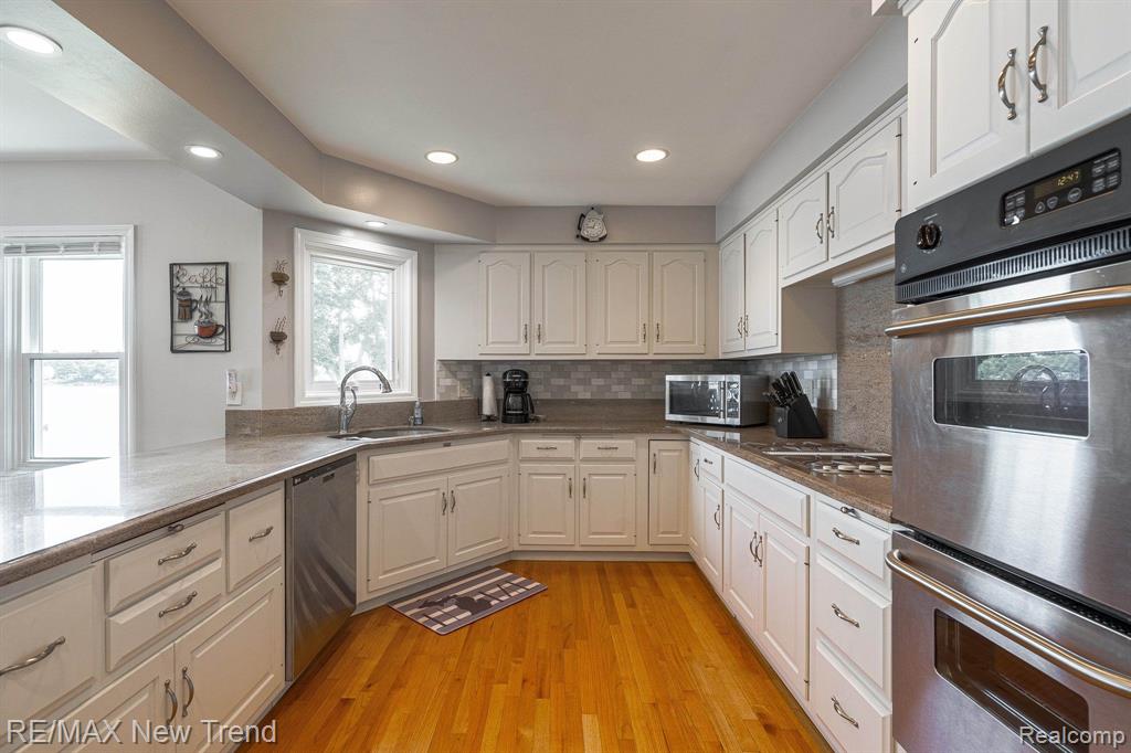 6768 HATCHERY Road, Waterford, MI 48327 — Photo 20