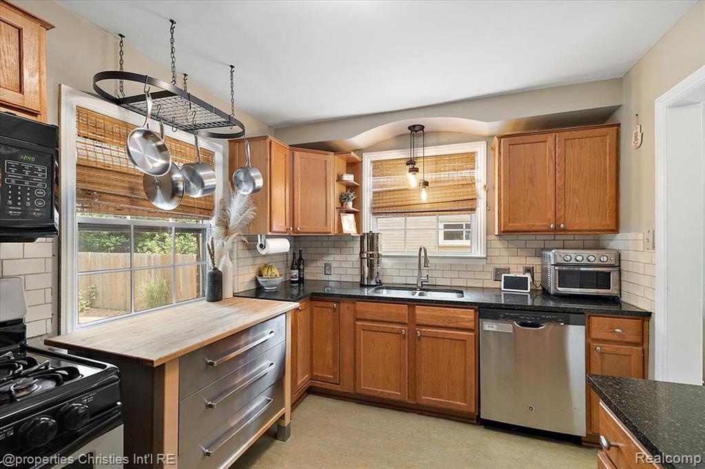13356 Balfour Avenue, Huntington Woods, MI — Photo 10