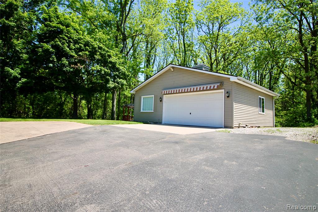8372 Parshallville Road, Fenton, MI 48430 — Photo 3