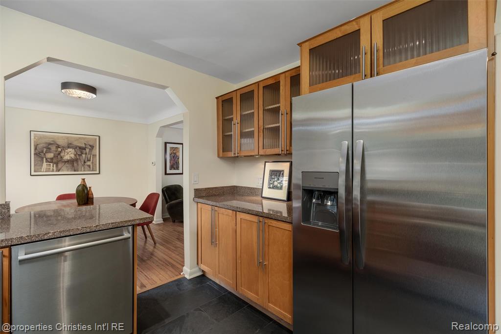 13323 Hart Avenue, Huntington Woods, MI — Photo 11