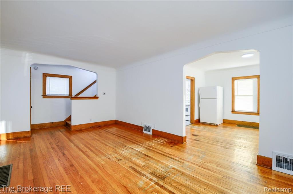 705 FRANK Street, Flint, MI 48504 — Photo 8