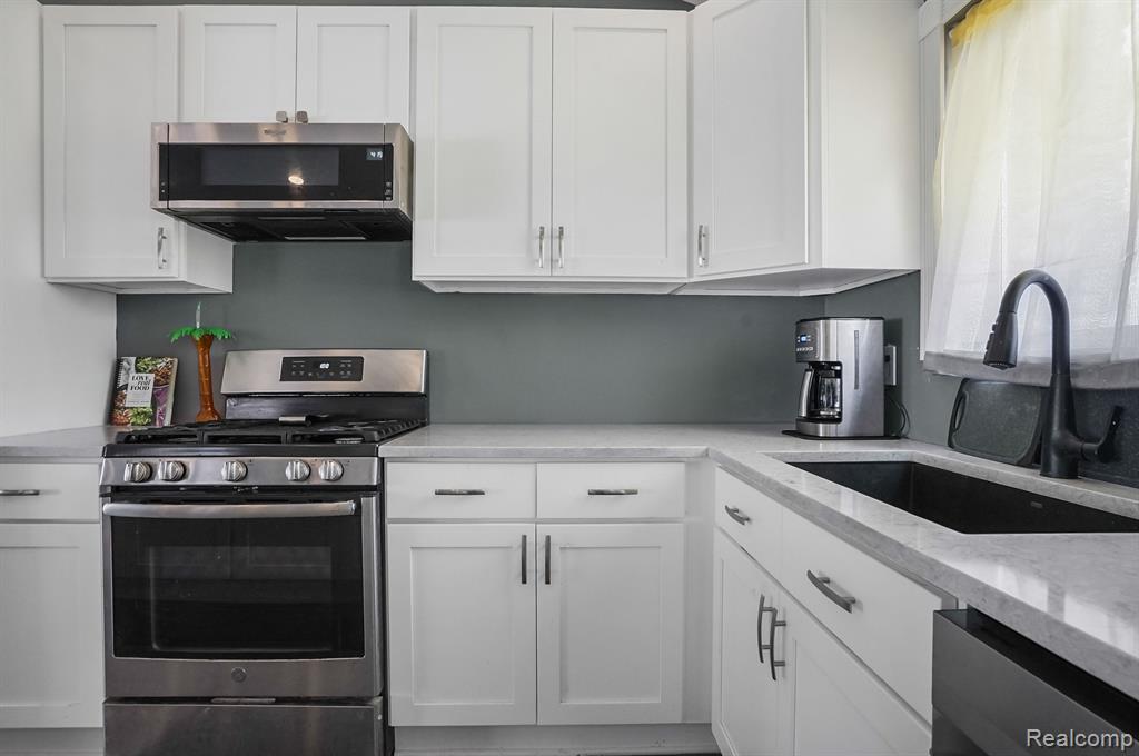 49328 Bayshore Drive, Chesterfield, MI 48047 — Photo 10