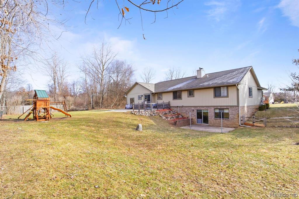 4025 PRESIDENTIAL Way, Highland, MI 48356 — Photo 18