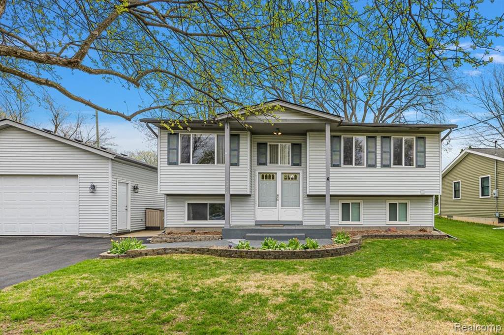490 Glenn Court, Lake Orion, MI 48362 — Photo 3