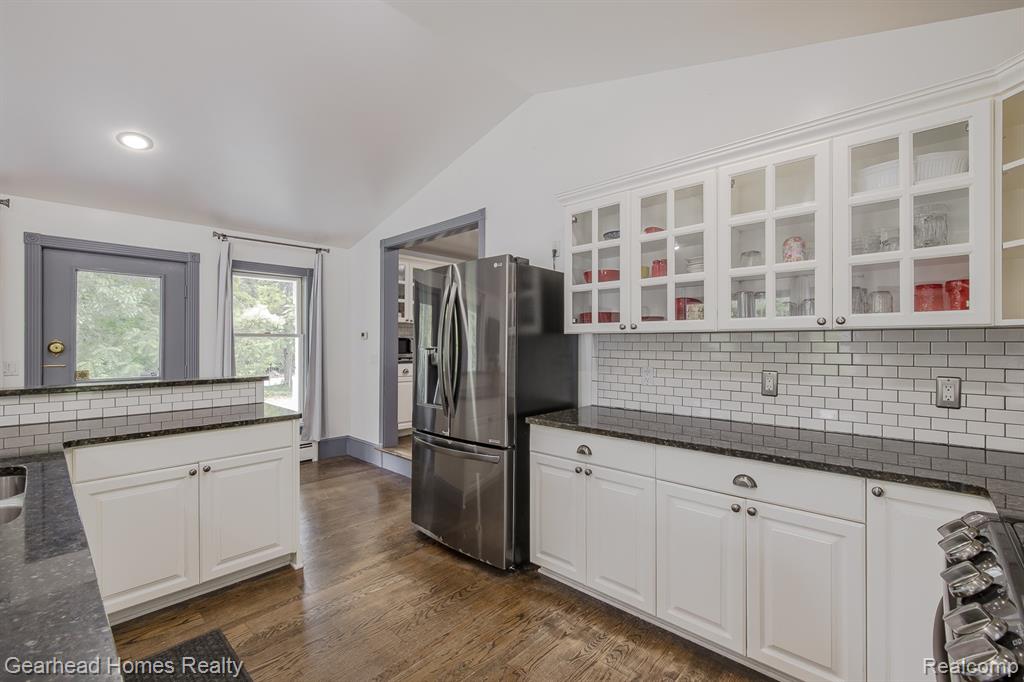 6296 Elizabeth Lake Road, Waterford, MI 48327 — Photo 16
