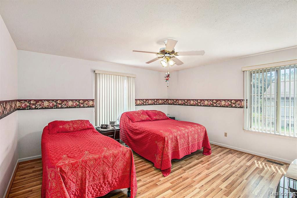 5045 Sandalwood Drive, Grand Blanc, MI 48439 — Photo 10