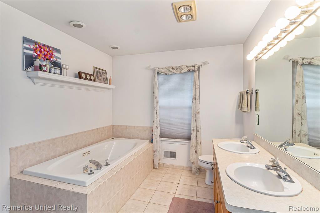 1390 COURTNEY, Hartland, MI 48353 — Photo 15