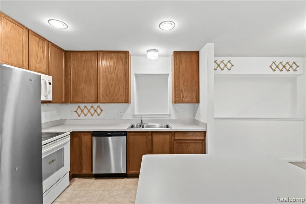 7140 Maplelawn Drive, Ypsilanti, MI 48197 — Photo 10
