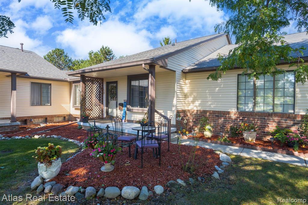 5007 Sandalwood Drive, Grand Blanc, MI 48439 — Photo 2