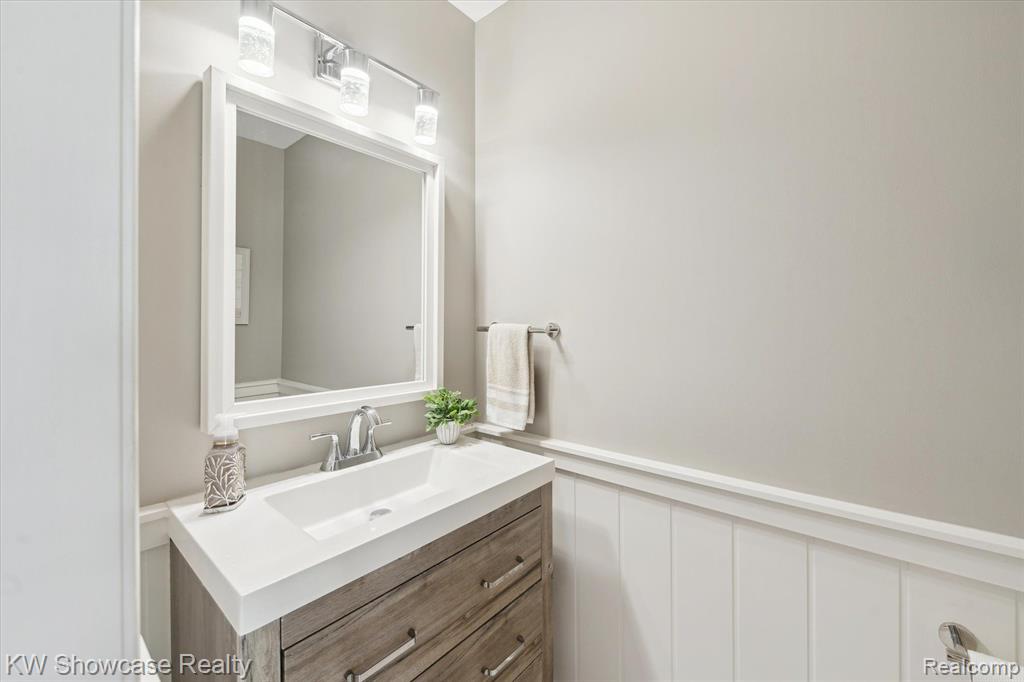 870 Chatham Drive, Milford, MI 48381 — Photo 25