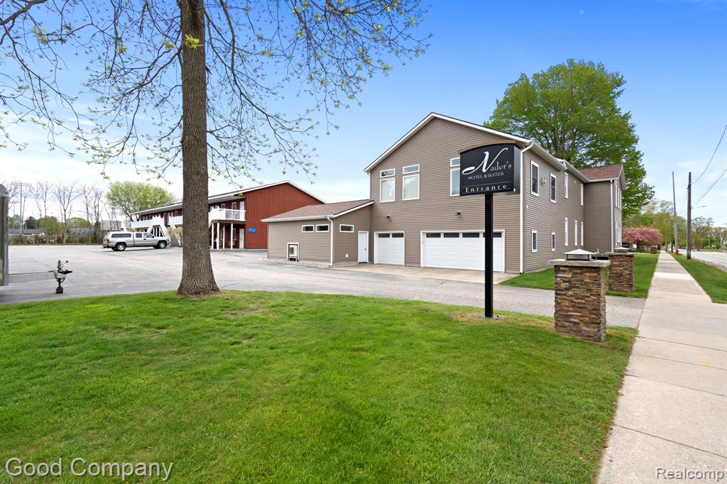 612 N LAKESHORE Drive, Ludington, MI 49431 — Photo 42