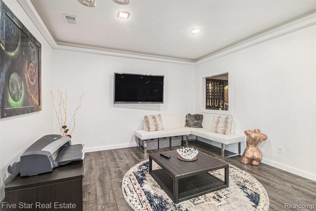7025 Dandison Boulevard, West Bloomfield, MI 48324 — Photo 55