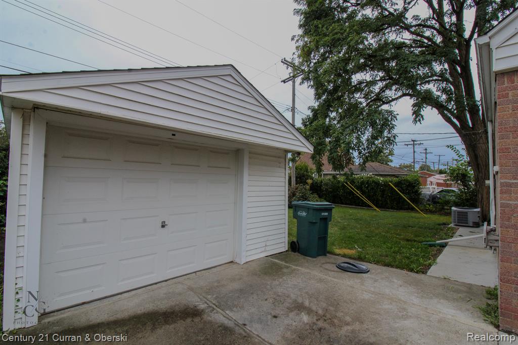 771 FARNHAM Avenue, Lincoln Park, MI 48146 — Photo 12