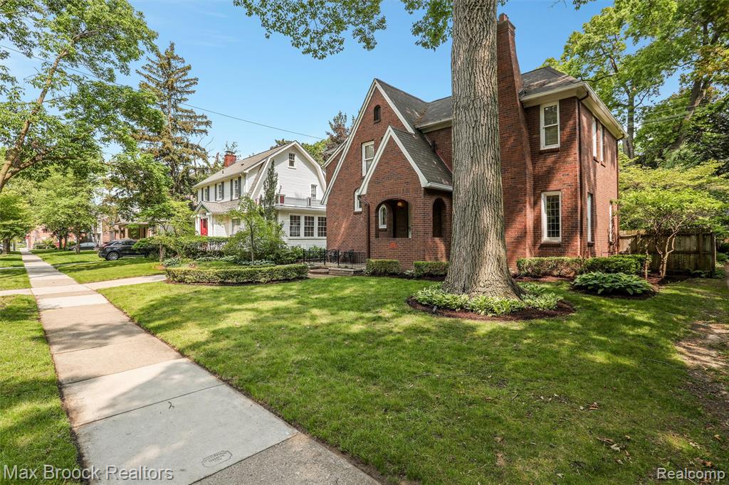 11 Sylvan Avenue, Pleasant Ridge, MI — Photo 2