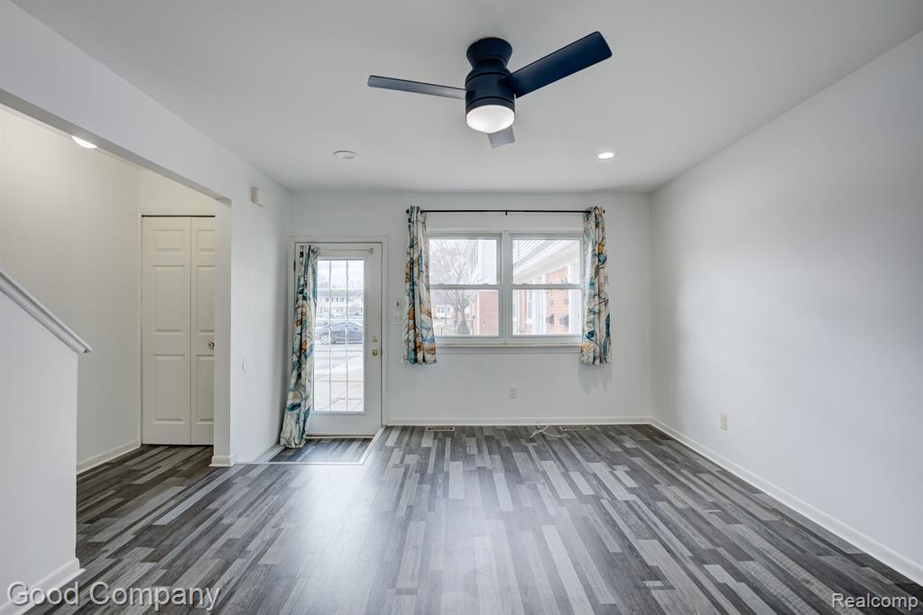 45756 KENSINGTON Street, 319, Utica, MI 48317 — Photo 2