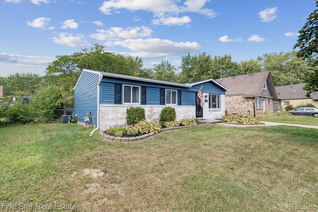 43592 Champlain Court, Canton, MI 48188 — Photo 5