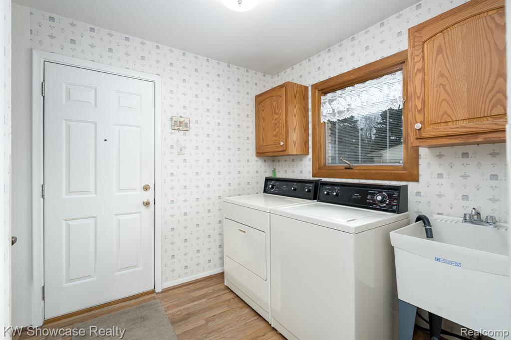 8141 Rene Court, White Lake, MI — Photo 30