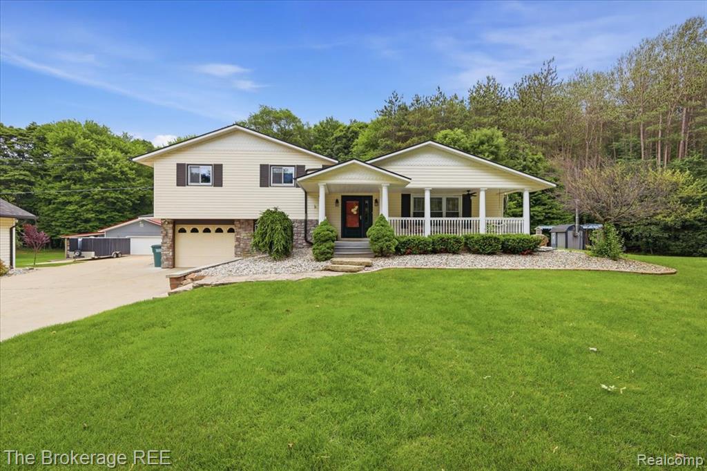 440 N Elm Grove Road, Lapeer, MI 48446