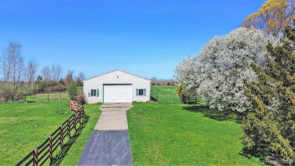 4336 S IRISH Road, Davison, MI 48423 — Photo 32