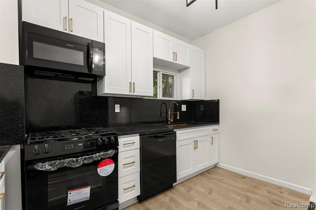 4266 Seminole Street, Detroit, MI 48214 — Photo 11