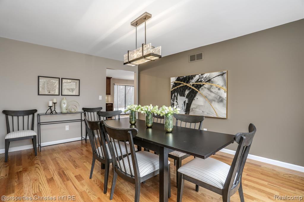 5896 NANEVA Court, West Bloomfield, MI — Photo 17