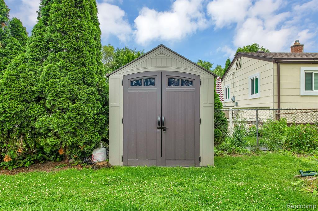 4901 HARDING Street, Dearborn Heights, MI 48125 — Photo 3