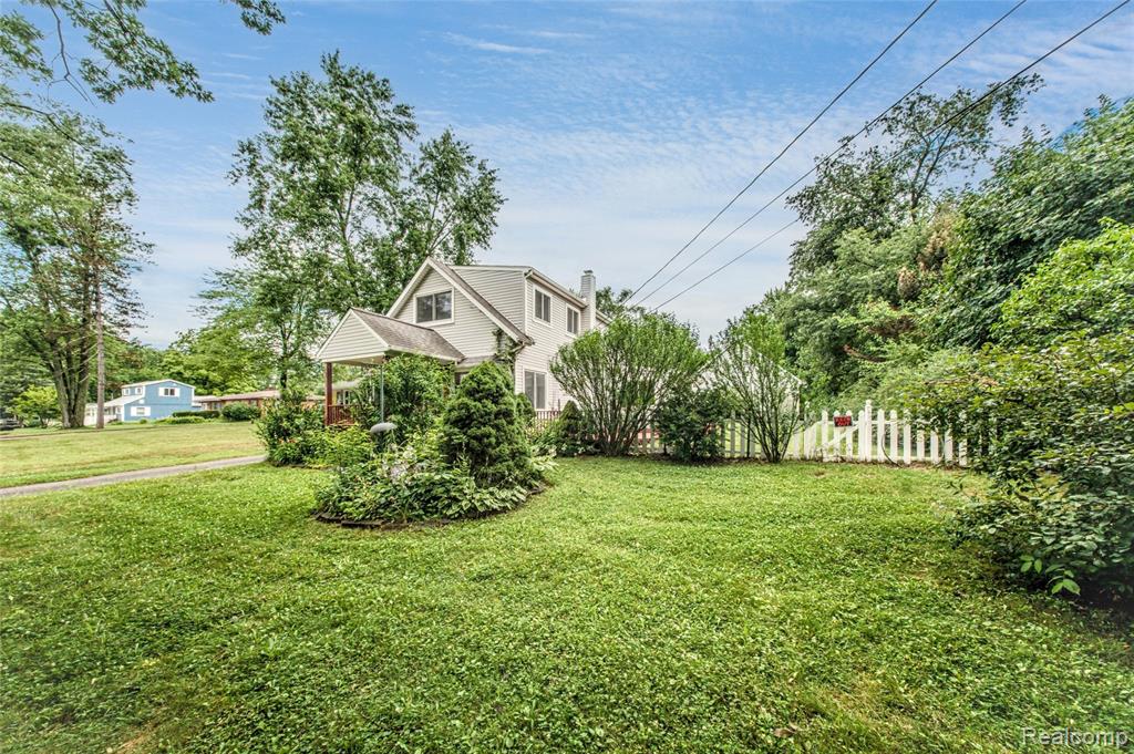 9042 Gale Road, White Lake, MI — Photo 3