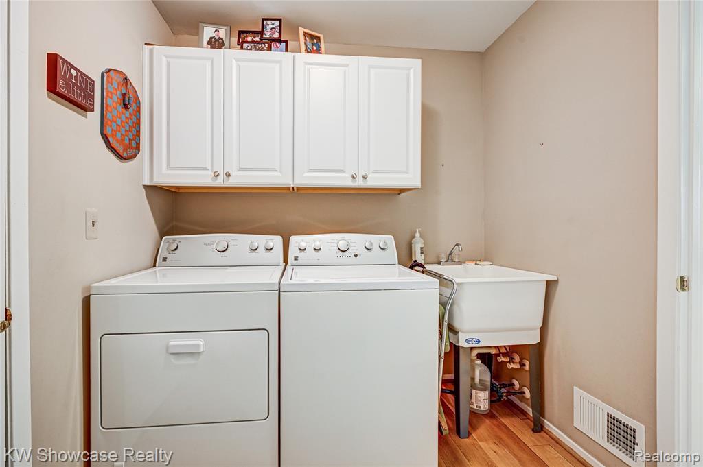 458 N Oak Drive, Commerce Twp, MI 48390 — Photo 24