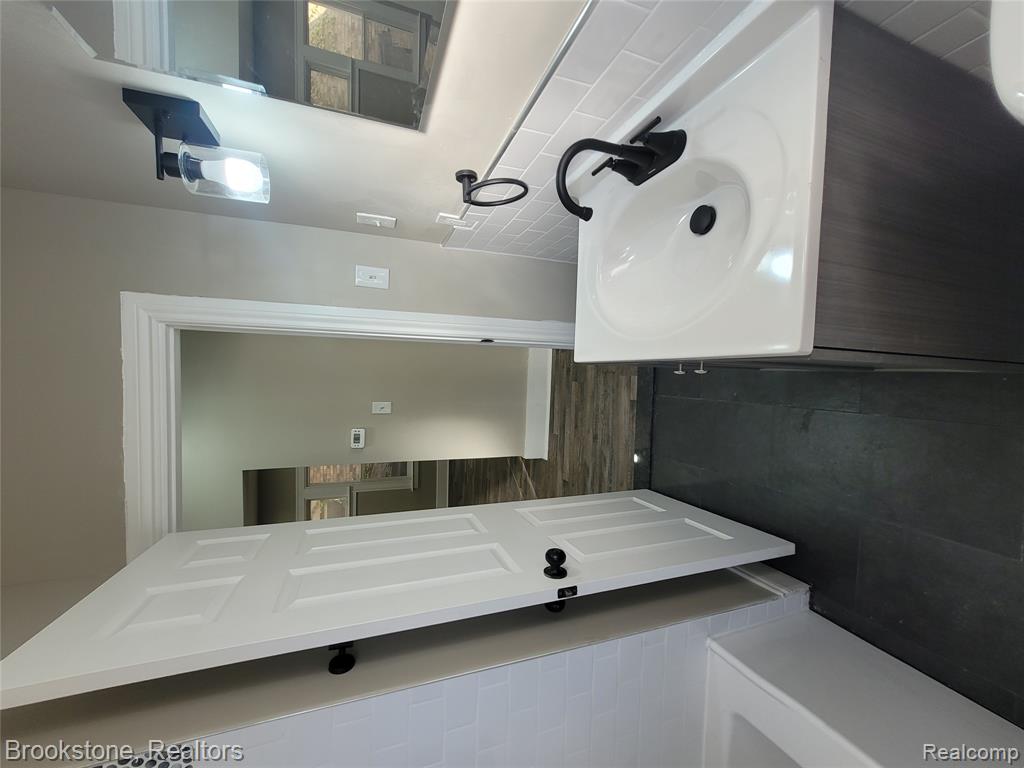 3241 Lawrence Street, Detroit, MI 48206 — Photo 12