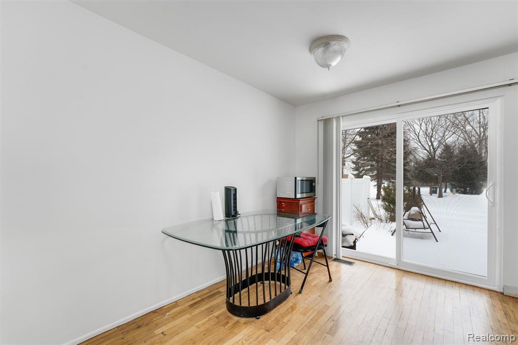 45704 Kensington St, Utica, MI 48317 — Photo 4