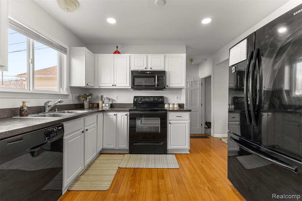 28810 Birchlawn Street, Garden City, MI — Photo 12