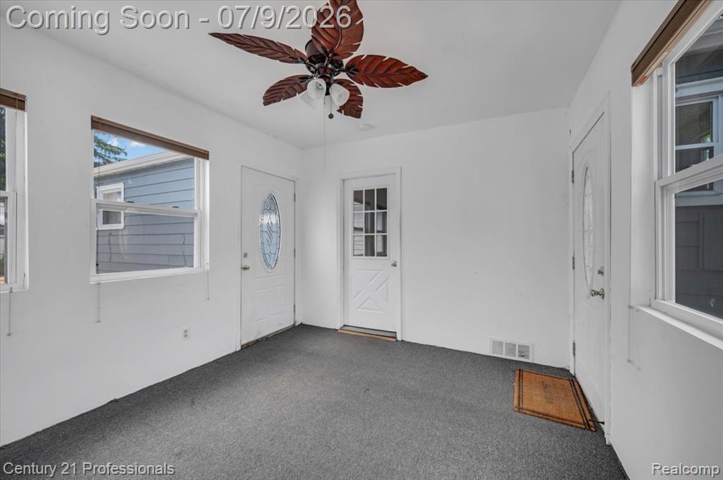 7168 Wedworth Street, Waterford, MI 48327 — Photo 14