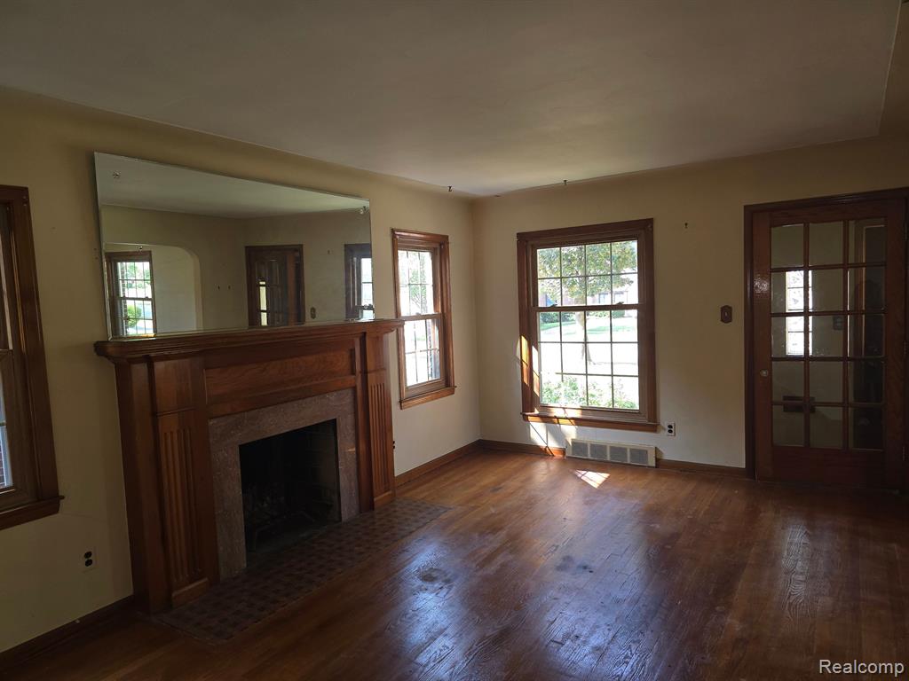 950 N YORK Street, Dearborn, MI 48128 — Photo 21