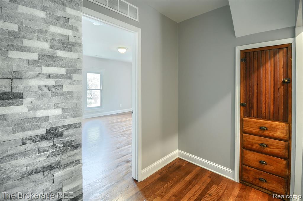 11 1ST Street, Oxford, MI 48371 — Photo 42