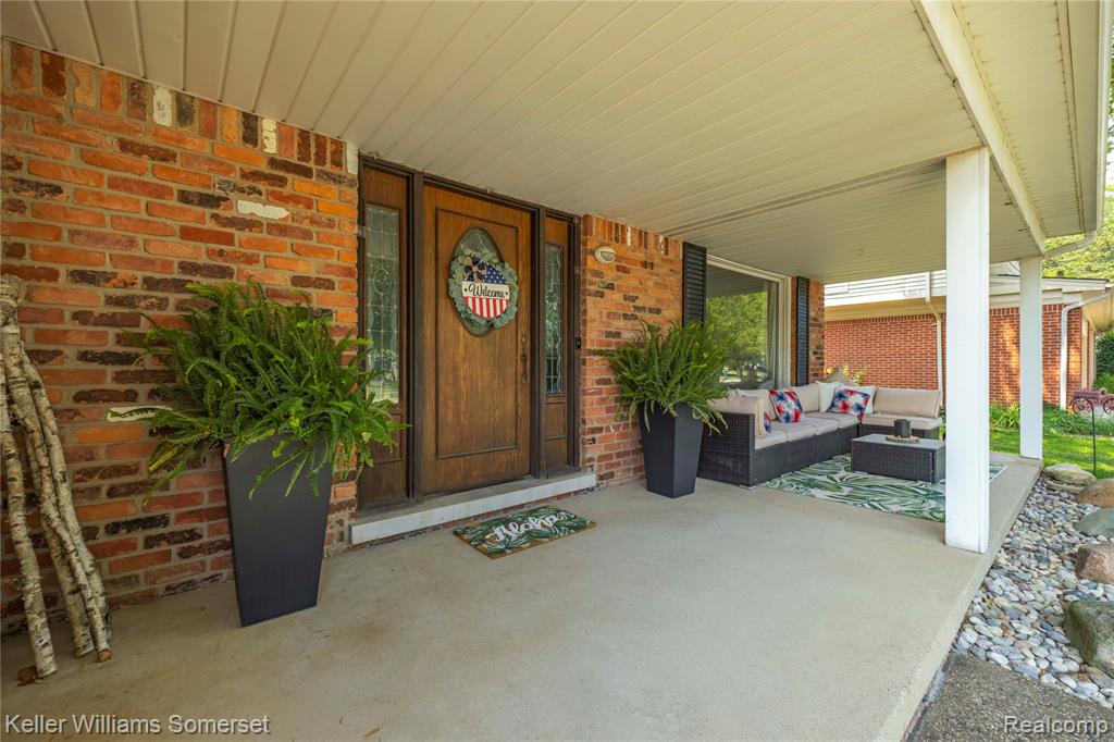 5795 LIMESTONE Drive, Troy, MI 48085 — Photo 8