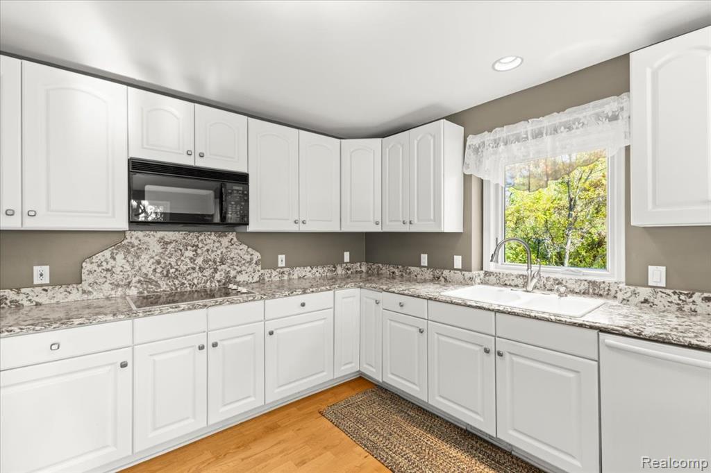 860 Galahad Drive, Ortonville, MI 48462 — Photo 15