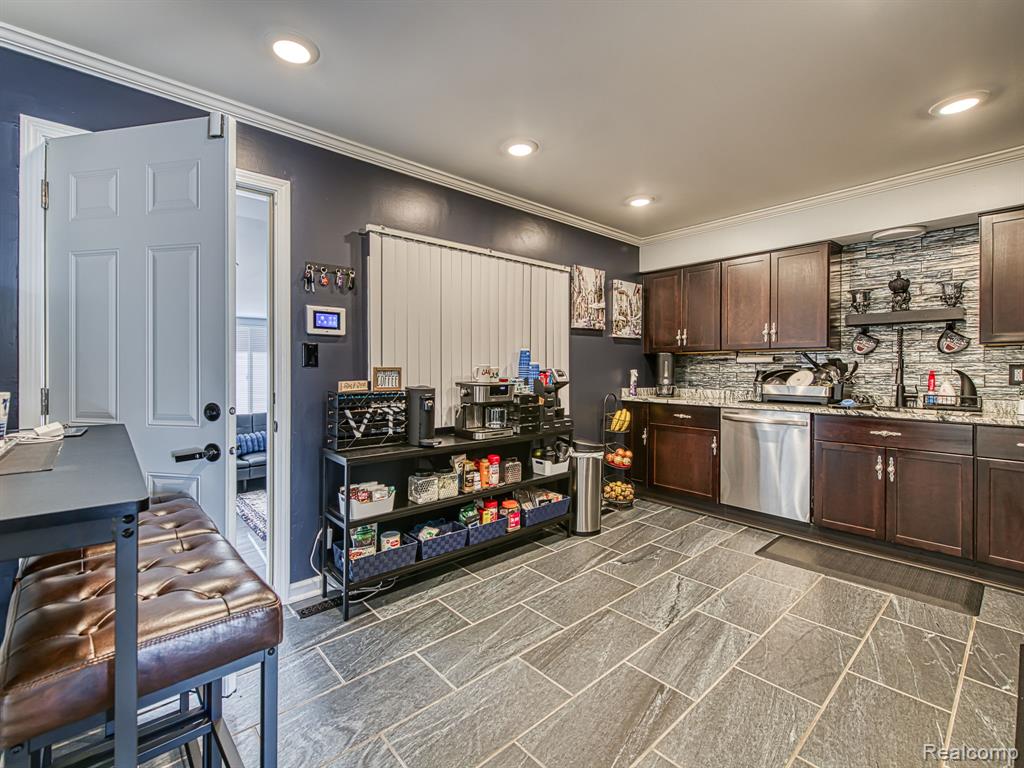 9514 Cass Avenue, Taylor, MI 48180 — Photo 5