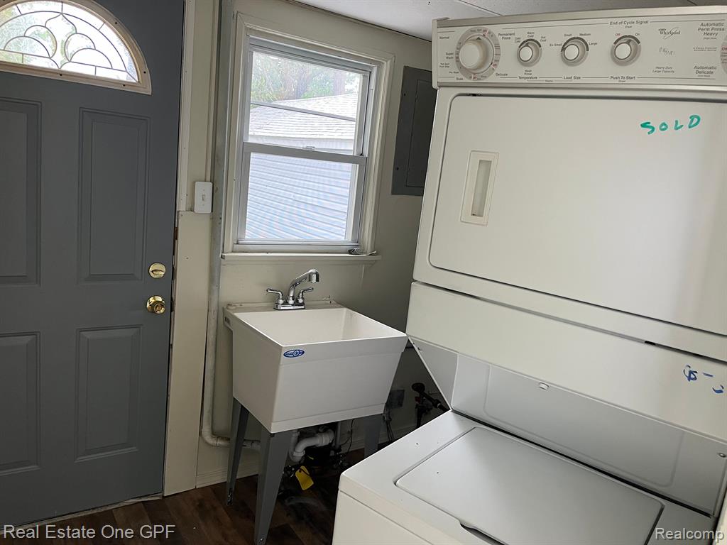8685 DODGE Avenue, Warren, MI 48089 — Photo 12